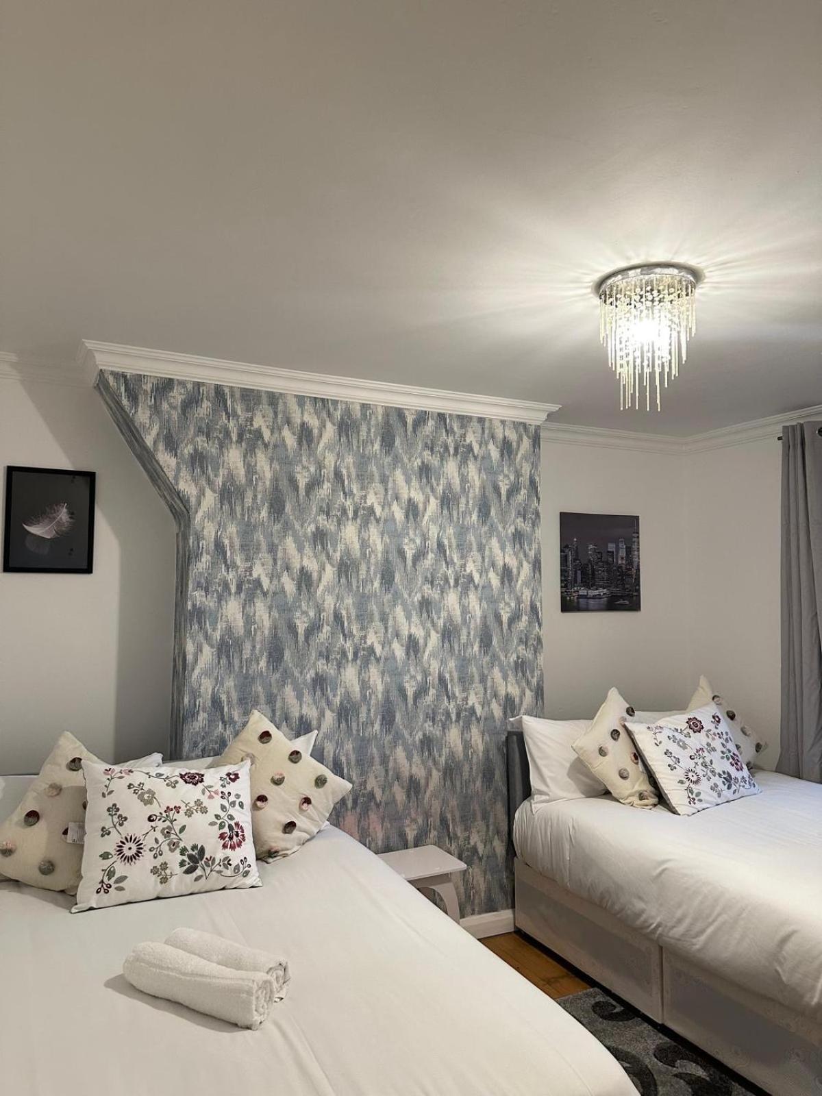 לונדון Budget Grey House מראה חיצוני תמונה